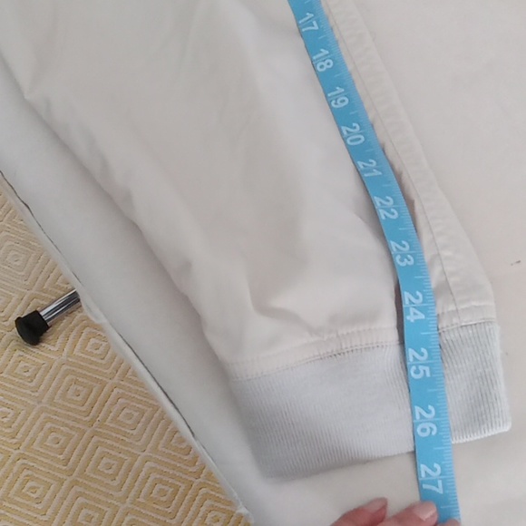 IZOD Men's Hooded Windbreaker, Nylon, Beige- Very Good Condition - Picture 7 of 11